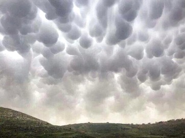 ظاهرة "الماماتوس" تظلل سماء لبنان