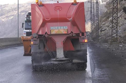 الملح يُذيب الثلج لكنّه يُضِرّ بالبيئة
