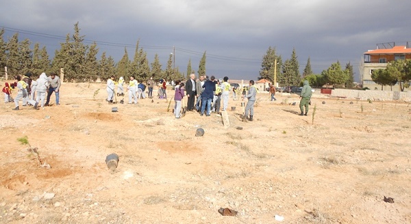 حملة تشجير قرب مدرسة مدينة الشمس