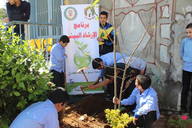 800  طالب وطالبة شاركوا في يوم بيئي ثانوية المهدي(ع)-بنت جبيل