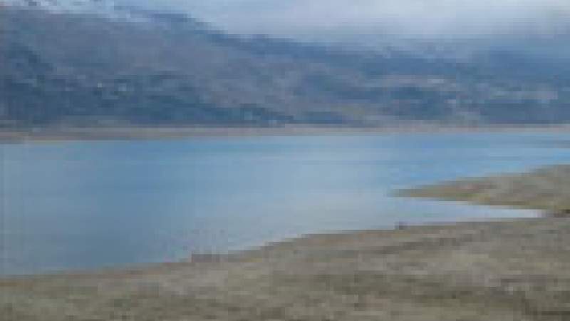 الفوسفات يتسبب بـ«موت البحيرات»... القرعون نموذجاً