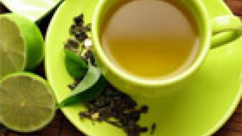 الشاي الأخضر يقضي على بكتيريا الإمعاء!