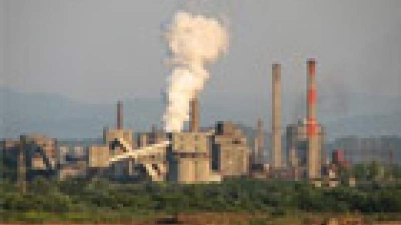 احمـرار نهـر بيـروت يعيـد فتـح ملـف النفايـات الصناعيـة