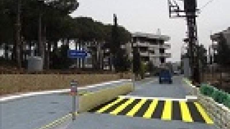 تجربة لتوليد الطاقة الكهربائية من «مطبات» الطريق في بلدة البساتين