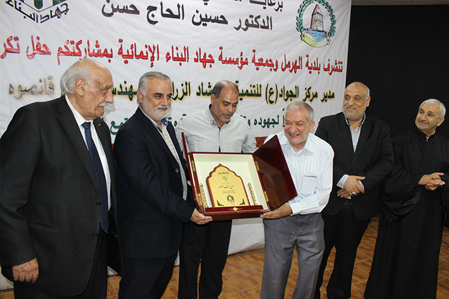 حفل تكريم مدير مركز الجواد (ع) في مؤسسة جهاد البناء الإنمائية حفل تكريم مدير مركز الجواد (ع) في مؤسسة جهاد البناء الإنمائية